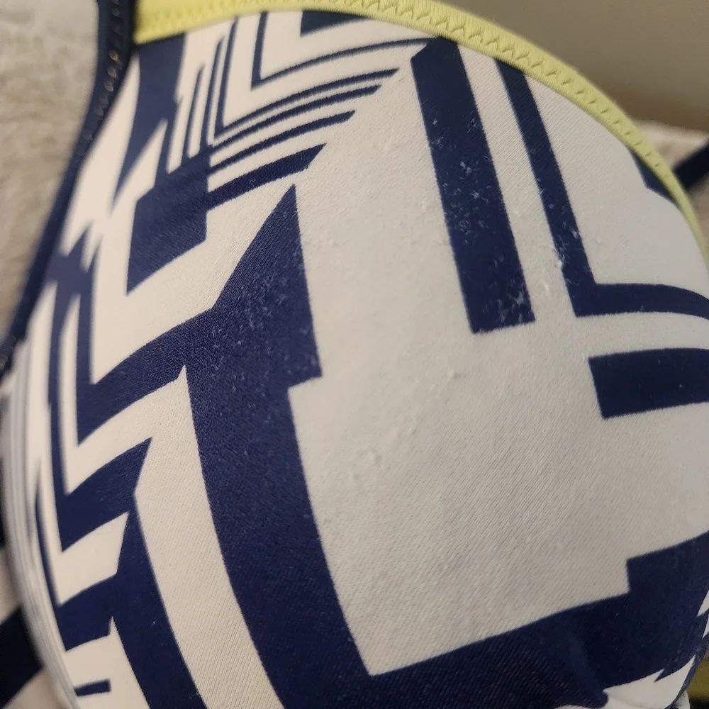 VS Bikini Top- 36DD - Picture 7 of 11